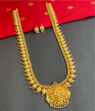 The Vihari Silver Nakshi Necklace & Earrings