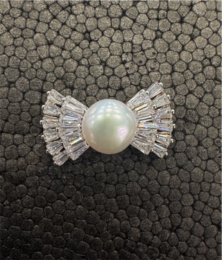 The Tira Silver Pearl Brooch