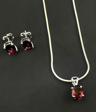 The Josie Silver Pendant Set (Garnet)