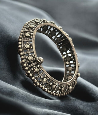 The Deetya Silver Antique Openable Pearl Bracelet-Single(Oxidised/Size/2.2/2.4/2.6/2.8)