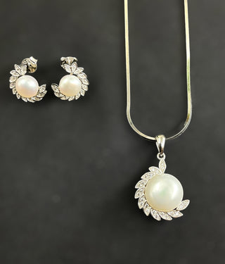 The Ivana Silver Pearl Pendant Set