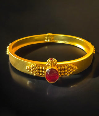 The Mrinalini Silver Antique Openable Pearl Bracelet-Single (Size/2.2/2.4/2.6/2.8)