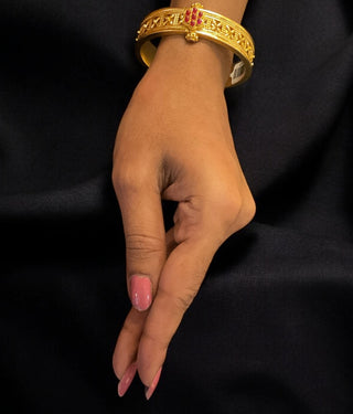 The Atyukti Silver Antique Openable Bracelet-Single (Size/2.2/2.4/2.6/2.8)