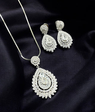 The Elsa Silver Pendant Set