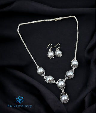 The Silver Pearl Necklace & Earrings (Pearl)