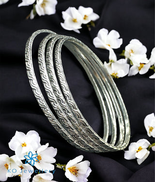 The Alesa Silver Bangle (Size 2.6)