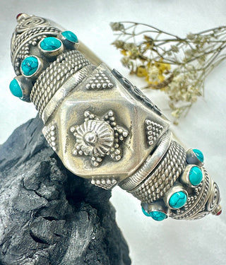 The Turquoise Antique Silver Openable Bracelet (Size 2.6)