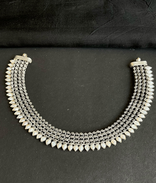 The Raadhvi Silver Pearl Necklace (Oxidised)