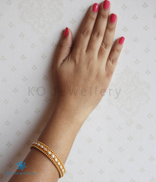 The Mukta Silver Pearl Bangle (Size/2.2/2.6/2.8)