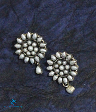 The Mukta Silver Pearl Necklace (Oxidised)