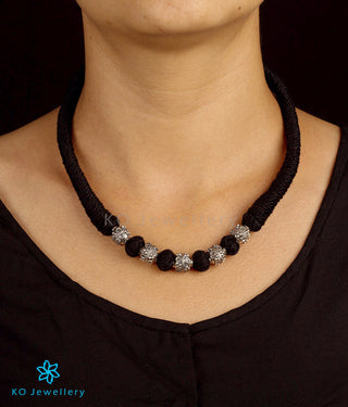 The Preshti Silver Thread Necklace (Black)