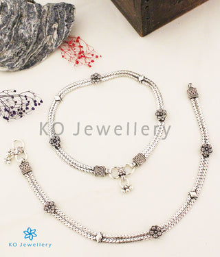 The Paritosh Silver Floral Anklets