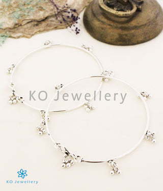 The Gejje Silver Cuff Anklets