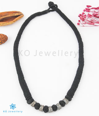 The Preshti Silver Thread Necklace (Black)