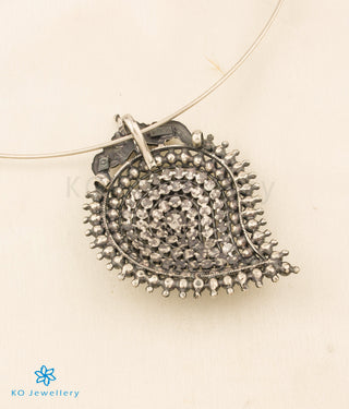 The Prashanti Silver Paisely Pendant Set (Oxidised/Thin Chain)