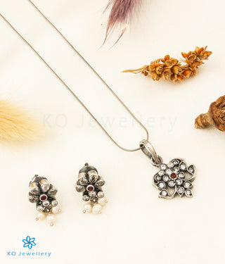 The Abinaya Silver Kemp Pendant Set (Pearl)