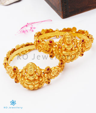 The Dhriti Silver Lakshmi Bangle (Size 2.4)