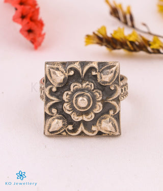 The Varga Vintage Silver Finger Ring