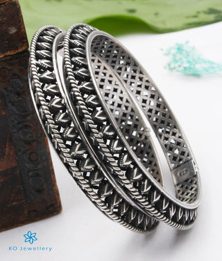 The Anusha Silver Bangle (Oxidised/Size 2.2/2.4/2.6/2.8 )