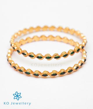 The Eka Silver Kempu Bangle (Green/Size 2.2/2.4/2.6/2.8)